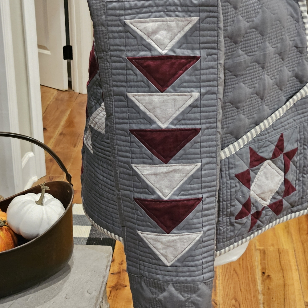 Gray Quilted Jacket With Star Pattern - image 3